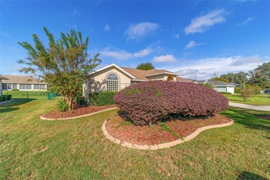 GATED 55+ COMMUNITY:  This 2 bedroom/ 2 bathroom home has new on Ocala Palms Golf and Country Club in Florida - for sale on GolfHomes.com, golf home, golf lot