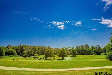 Lovely home close to park and swimming pool, offering a great on Hide-A-Way Lake Golf Course in Texas - for sale on GolfHomes.com, golf home, golf lot