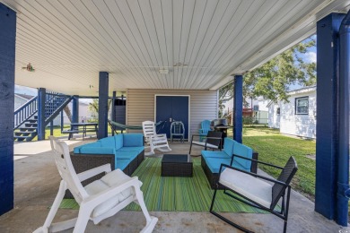 Step into beach living in Cherry Grove! Just a short stroll to on Beachwood Golf Club in South Carolina - for sale on GolfHomes.com, golf home, golf lot