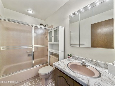 Welcome to this spacious 2 BD/1 BA attached End Unit (Cambridge on Leisure Village West Assoc. in New Jersey - for sale on GolfHomes.com, golf home, golf lot