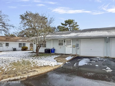Welcome to this spacious 2 BD/1 BA attached End Unit (Cambridge on Leisure Village West Assoc. in New Jersey - for sale on GolfHomes.com, golf home, golf lot