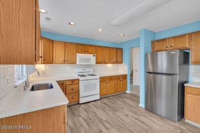 THIS WONDERFUL, IMPECCABLY MAINTAINED STRATTON LOFT W/SUNROOM IS on Westlake Golf and Country Club in New Jersey - for sale on GolfHomes.com, golf home, golf lot