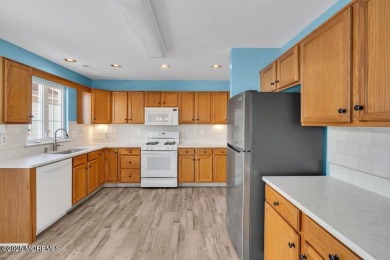 THIS WONDERFUL, IMPECCABLY MAINTAINED STRATTON LOFT W/SUNROOM IS on Westlake Golf and Country Club in New Jersey - for sale on GolfHomes.com, golf home, golf lot