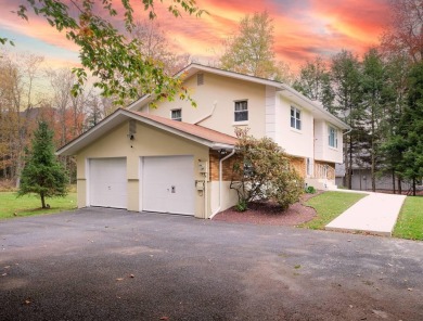 TURN KEY spacious home with modern updates throughout within the on Pocono Farms Country Club in Pennsylvania - for sale on GolfHomes.com, golf home, golf lot