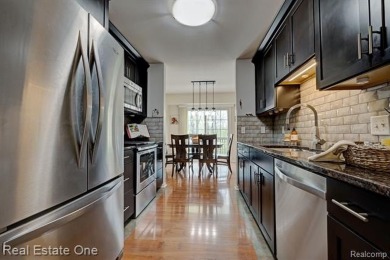 Beautiful End Unit Ranch Condo in Desirable Golf Community! on The Captains Club At Woodfield in Michigan - for sale on GolfHomes.com, golf home, golf lot