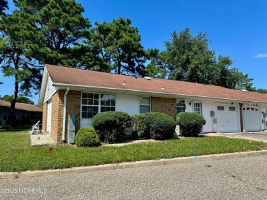 Charming 2 Bed, 2 Bath Home in gated 55+ Leisure Village West! on Leisure Village West Assoc. in New Jersey - for sale on GolfHomes.com, golf home, golf lot