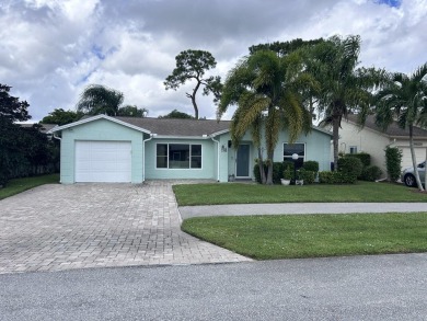 55+ age restricted single family home on golf course, walk to on Forest Oaks Golf Club in Florida - for sale on GolfHomes.com, golf home, golf lot