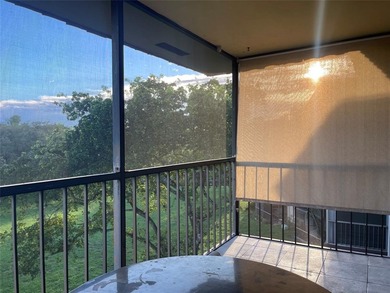 Spacious and well-maintained 2-bedroom, 2-bath condo located in on Inverrary Country Club in Florida - for sale on GolfHomes.com, golf home, golf lot