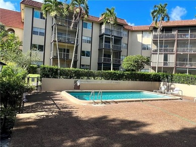 Spacious and well-maintained 2-bedroom, 2-bath condo located in on Inverrary Country Club in Florida - for sale on GolfHomes.com, golf home, golf lot