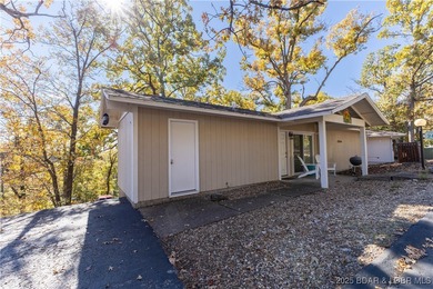 Location, Lifestyle & Convenience, this 1 has It All! Welcome to on The Oaks Golf Course in Missouri - for sale on GolfHomes.com, golf home, golf lot