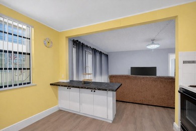 Beautifully maintained 1BR/1.5BA first-floor condo located in on Kings Point Golf -Flanders Way in Florida - for sale on GolfHomes.com, golf home, golf lot