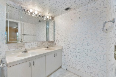 SPACIOUS 2 BED / 2 BATH LOCATED IN DESIRABLE COMMUNITY WITH on Wynmoor Golf Course in Florida - for sale on GolfHomes.com, golf home, golf lot