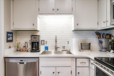 Beautifully updated 1 bedroom, 1 bath condo in Fairway Towers on Chickasaw Country Club in Tennessee - for sale on GolfHomes.com, golf home, golf lot