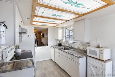Location! Location!  Welcome to this 2 bed/ 2 bath condo located on Seasons Ridge At Four Seasons in Missouri - for sale on GolfHomes.com, golf home, golf lot