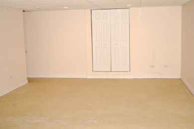 3 bedroom, 3 bath Ranch in Carillon Lakes!  This home is located on Carillon Lakes 3 Hole Course in Illinois - for sale on GolfHomes.com, golf home, golf lot