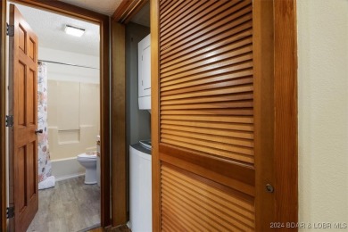 Location! Location!  Welcome to this 2 bed/ 2 bath condo located on Seasons Ridge At Four Seasons in Missouri - for sale on GolfHomes.com, golf home, golf lot