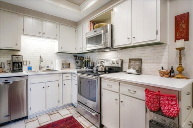 Beautifully updated 1 bedroom, 1 bath condo in Fairway Towers on Chickasaw Country Club in Tennessee - for sale on GolfHomes.com, golf home, golf lot