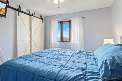 Location! Location!  Welcome to this 2 bed/ 2 bath condo located on Seasons Ridge At Four Seasons in Missouri - for sale on GolfHomes.com, golf home, golf lot