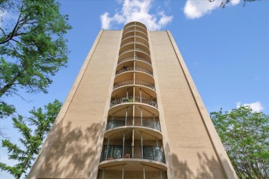 Beautifully updated 1 bedroom, 1 bath condo in Fairway Towers on Chickasaw Country Club in Tennessee - for sale on GolfHomes.com, golf home, golf lot