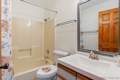 Location! Location!  Welcome to this 2 bed/ 2 bath condo located on Seasons Ridge At Four Seasons in Missouri - for sale on GolfHomes.com, golf home, golf lot