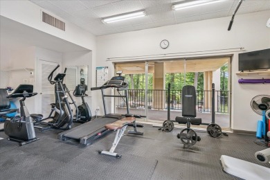 Beautifully updated 1 bedroom, 1 bath condo in Fairway Towers on Chickasaw Country Club in Tennessee - for sale on GolfHomes.com, golf home, golf lot