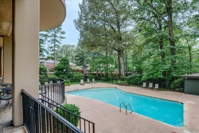 Beautifully updated 1 bedroom, 1 bath condo in Fairway Towers on Chickasaw Country Club in Tennessee - for sale on GolfHomes.com, golf home, golf lot