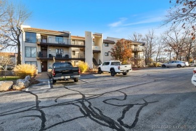 Location! Location!  Welcome to this 2 bed/ 2 bath condo located on Seasons Ridge At Four Seasons in Missouri - for sale on GolfHomes.com, golf home, golf lot