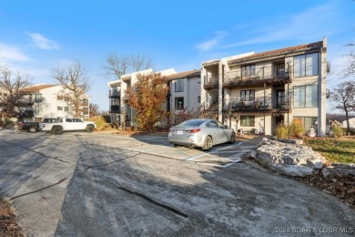 Location! Location!  Welcome to this 2 bed/ 2 bath condo located on Seasons Ridge At Four Seasons in Missouri - for sale on GolfHomes.com, golf home, golf lot