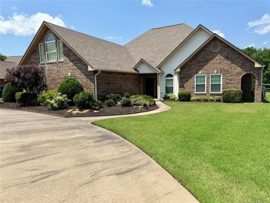 Immaculate one owner home backing to a true greenbelt! This on Heritage Hills Golf Course in Oklahoma - for sale on GolfHomes.com, golf home, golf lot
