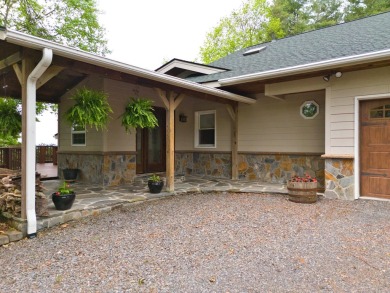 Personal retreat awaits you in meticulously renovated 2BR, 2BA on Skyland Lakes Golf Course in Virginia - for sale on GolfHomes.com, golf home, golf lot