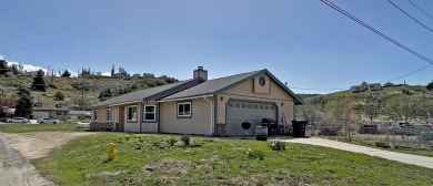 Perfect family home! This 3 bedroom, 2 bath, singles story home on Lake Elizabeth Golf and Ranch Club in California - for sale on GolfHomes.com, golf home, golf lot