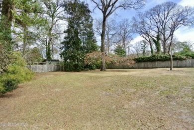 Welcome to 3610 Wedgwood Drive, centrally located in the highly on New Bern Golf and Country Club in North Carolina - for sale on GolfHomes.com, golf home, golf lot