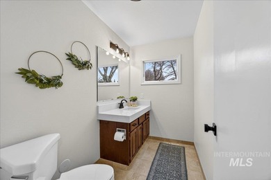 Fresh updates, geothermal community pool, & an amazing location on Warm Springs Golf Club in Idaho - for sale on GolfHomes.com, golf home, golf lot