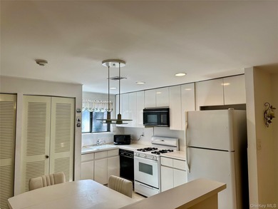 Well maintained 1 bedroom *Adam* in the Blue Ridge Community on Blue Ridge Golf Club in New York - for sale on GolfHomes.com, golf home, golf lot
