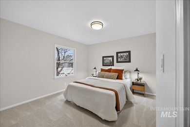 Fresh updates, geothermal community pool, & an amazing location on Warm Springs Golf Club in Idaho - for sale on GolfHomes.com, golf home, golf lot