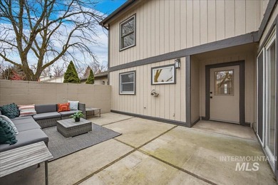 Fresh updates, geothermal community pool, & an amazing location on Warm Springs Golf Club in ID - for sale on GolfHomes.com, golf home, golf lot