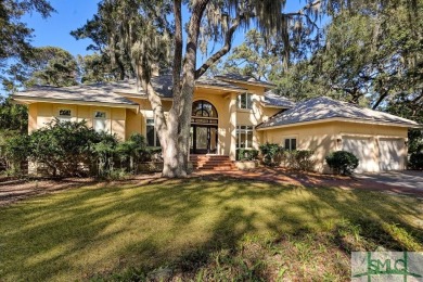 Beautiful and bright updated stucco home in The Landings! on The Landings Club - Oakridge in Georgia - for sale on GolfHomes.com, golf home, golf lot