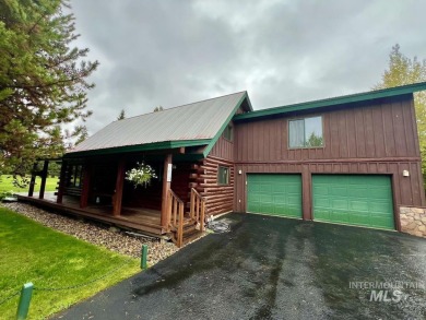 Turn-key McCall Golf Course log home on nearly 1/2 acre! Fully on McCall Municipal Golf Course in Idaho - for sale on GolfHomes.com, golf home, golf lot