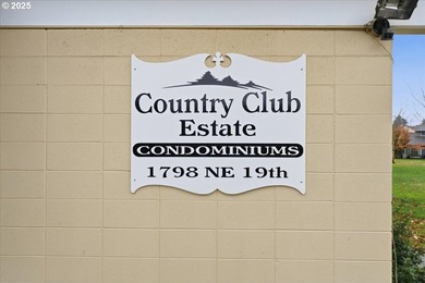 Modern Townhouse with Stunning Golf Course Views. Move-In Ready! on Gresham Golf Course in Oregon - for sale on GolfHomes.com, golf home, golf lot