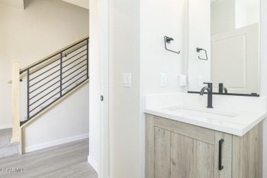This great 2-bedroom 1.5 bath townhome is everything you need in on Headwaters Golf Course At Granby Ranch in Colorado - for sale on GolfHomes.com, golf home, golf lot