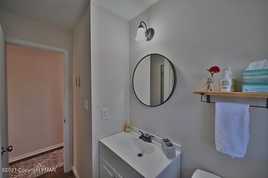 -HOME FOR ALL SEASONS IN AMENITY FILLED SPLIT ROCK-EXCELLANT on Split Rock Resort and Country Club in Pennsylvania - for sale on GolfHomes.com, golf home, golf lot