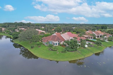 Fabulous end unit updated in 2018 with new baths, kitchen on Frenchmans Creek Country Club in Florida - for sale on GolfHomes.com, golf home, golf lot