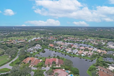 Fabulous end unit updated in 2018 with new baths, kitchen on Frenchmans Creek Country Club in Florida - for sale on GolfHomes.com, golf home, golf lot