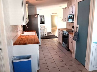 Discover carefree living in this beautiful 2-bedroom, 2-bath on Four Lakes Golf Club in Florida - for sale on GolfHomes.com, golf home, golf lot