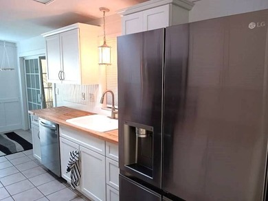 Discover carefree living in this beautiful 2-bedroom, 2-bath on Four Lakes Golf Club in Florida - for sale on GolfHomes.com, golf home, golf lot