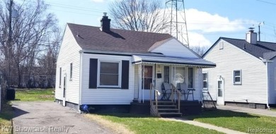 Great Starter Home or Attention Investors, Immediate Potential on The Links At Crystal Lake in Michigan - for sale on GolfHomes.com, golf home, golf lot