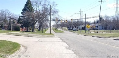 Great Starter Home or Attention Investors, Immediate Potential on The Links At Crystal Lake in Michigan - for sale on GolfHomes.com, golf home, golf lot