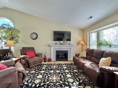 Discover comfort and the convenience of single level living with on Orchard Hills Country Club in Washington - for sale on GolfHomes.com, golf home, golf lot