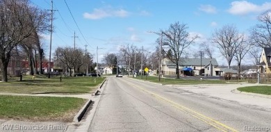 Great Starter Home or Attention Investors, Immediate Potential on The Links At Crystal Lake in Michigan - for sale on GolfHomes.com, golf home, golf lot