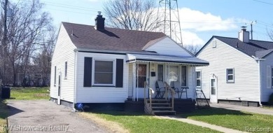 Great Starter Home or Attention Investors, Immediate Potential on The Links At Crystal Lake in Michigan - for sale on GolfHomes.com, golf home, golf lot